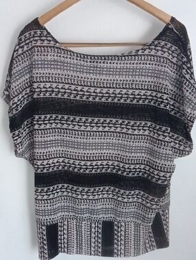 Black and White Patterned Knit Top